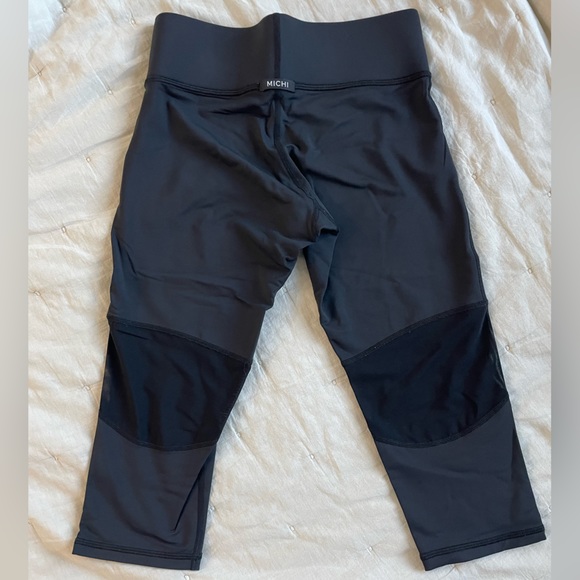 MICHI leggings 3/4 Size small mesh accents at knees - Picture 2 of 2